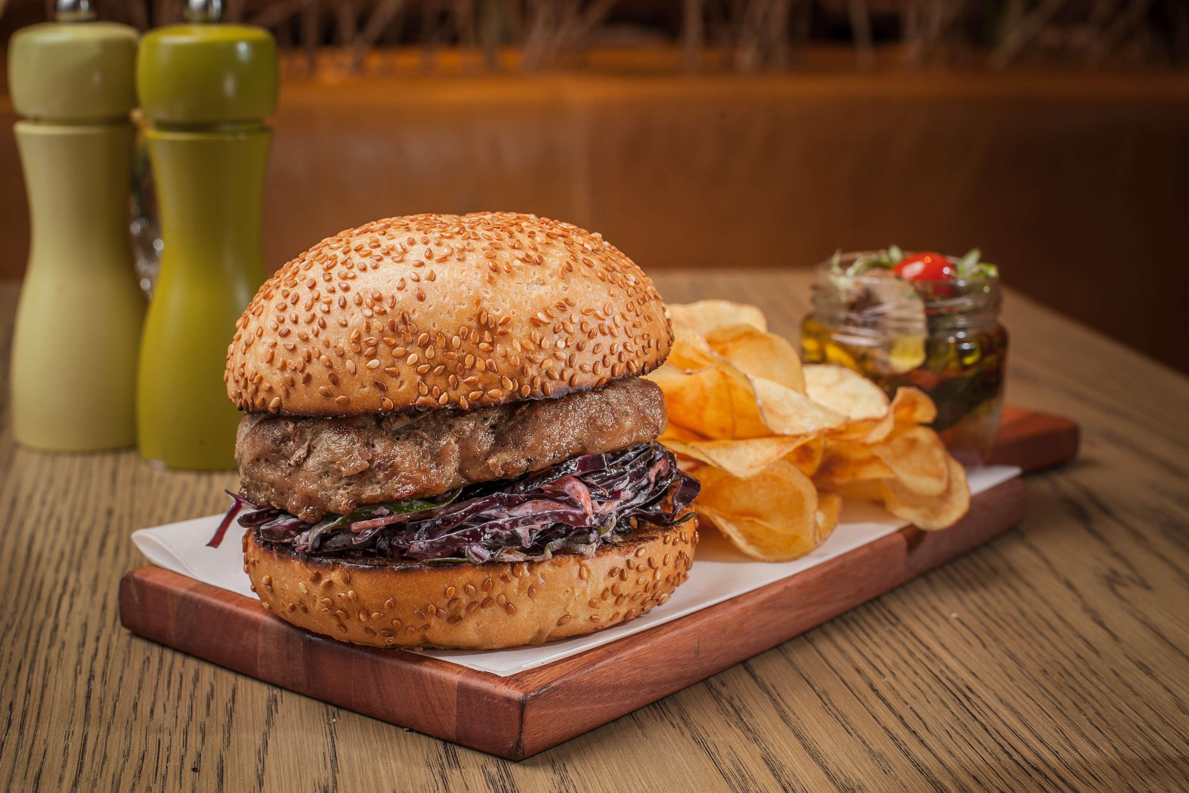 Grand Hyatt Sao Paulo Hotel Exterior foto A burger with chips