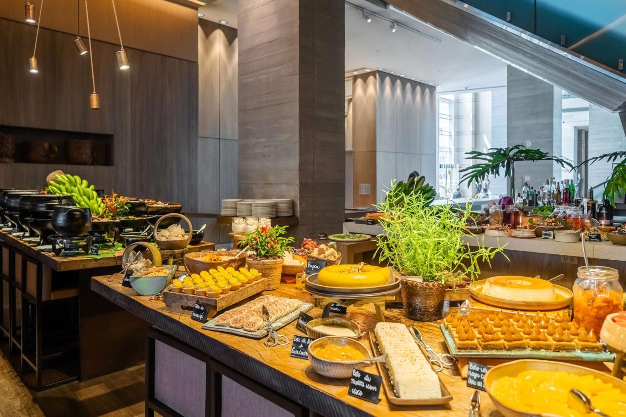 Grand Hyatt Sao Paulo Hotel Exterior foto A buffet at a hotel